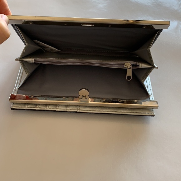 Black/Silver patten look black wallet/clutch, 4” x 7 /2” - Picture 4 of 6